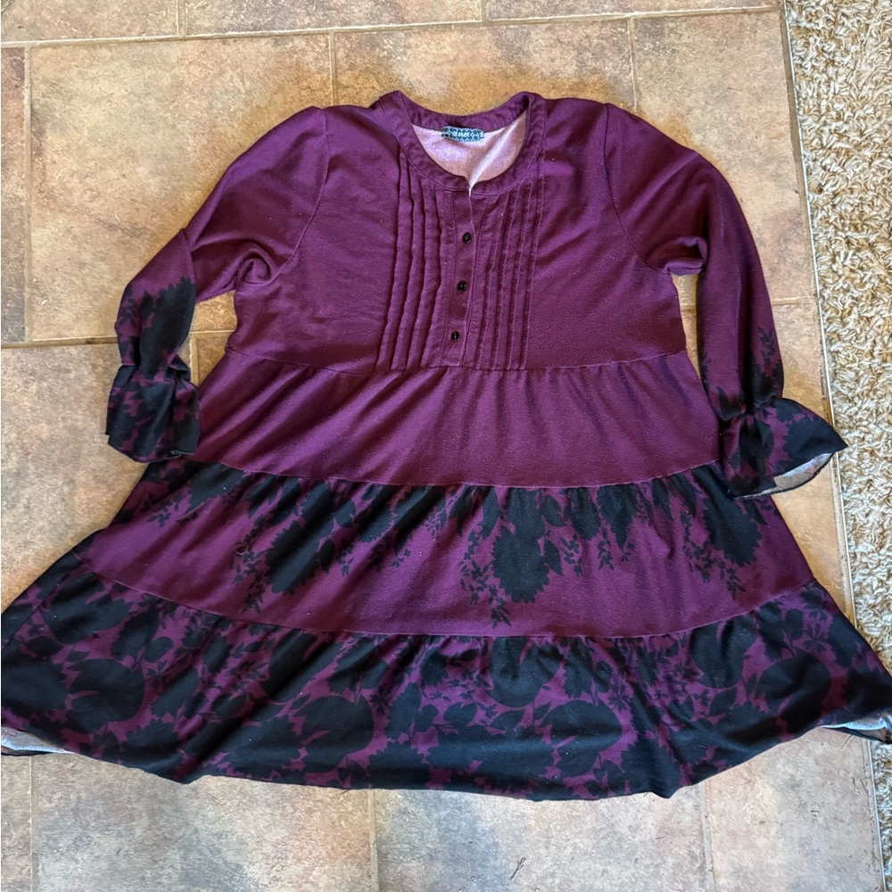 Elegant Burgundy and Black Midi Dress